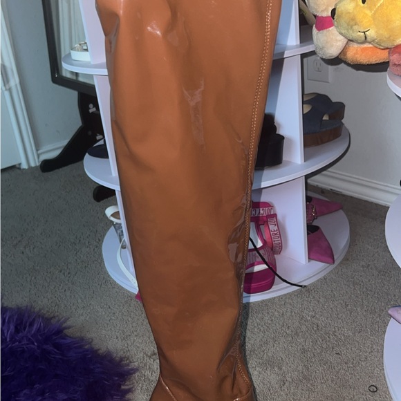 Elegant Brown Women's Boots - Picture 3 of 4